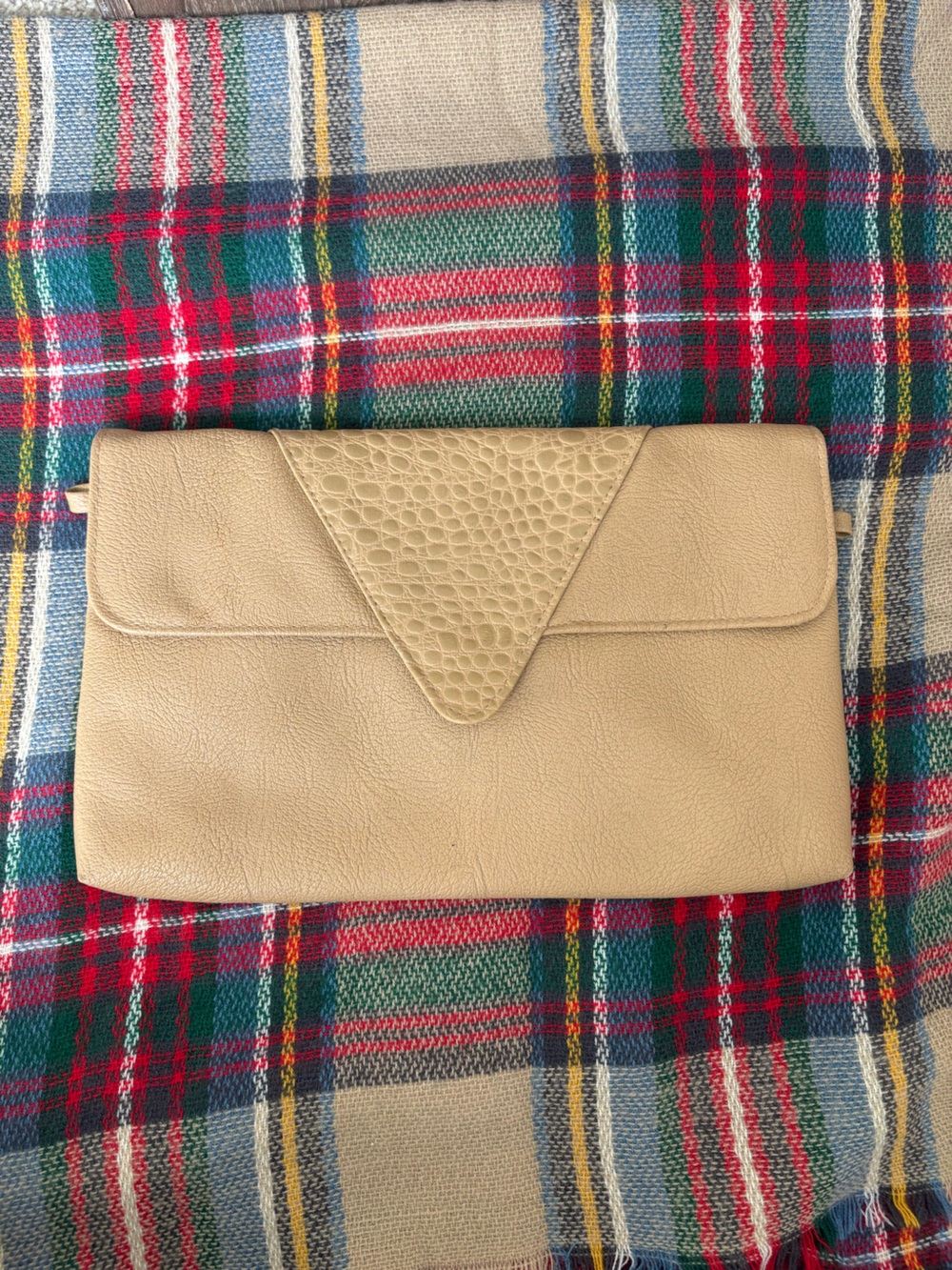 Vintage Holiday Fair Tan Envelope Clutch Faux Leather Croc Embossed Retro